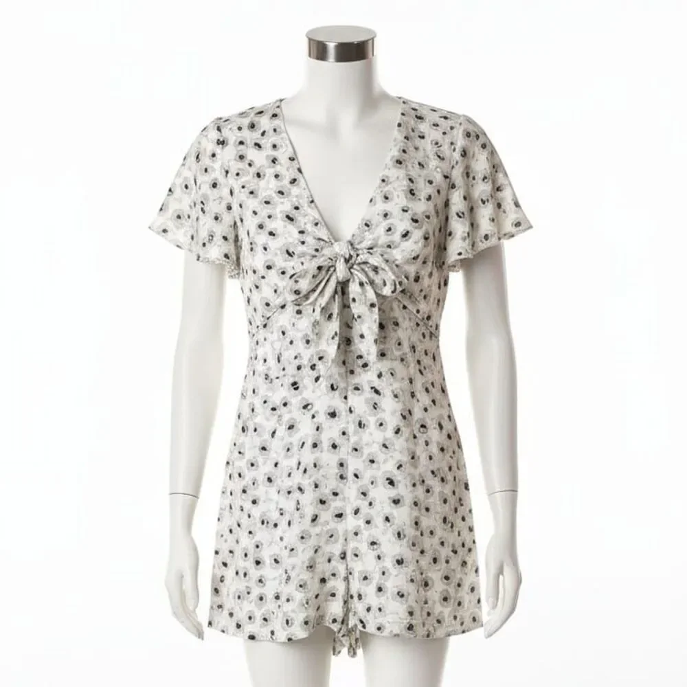 LUC&CE Floral Romper Flutter Sleeve Tie Bosom Jumpsuit Playsuit Sz S - Picture 1 of 11